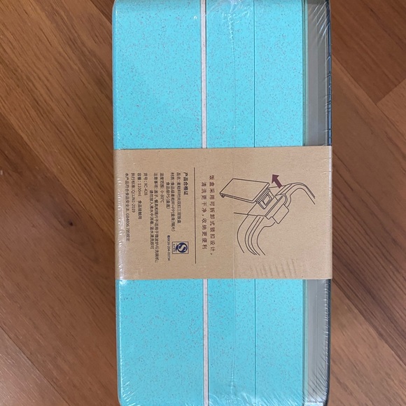 3 layer lunch box with utensils - Picture 2 of 2